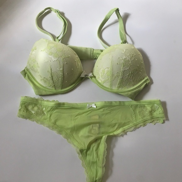 Victoria’s Secret’s new lime green push up bra 32B and matching thongs sz S - Picture 1 of 2